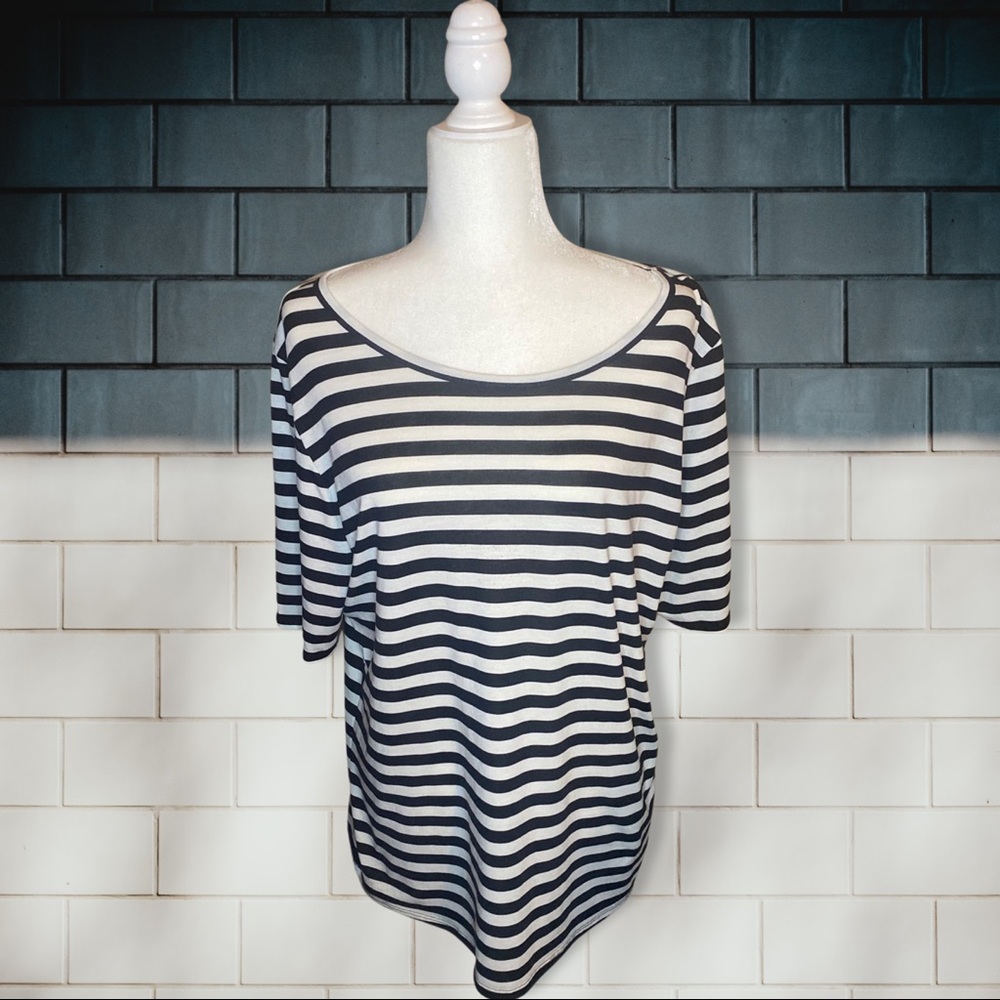 LULAROE Women’s Black and White Classic